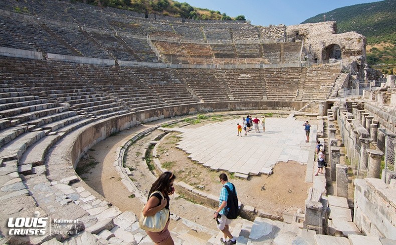 Το αρχαίο θέατρο της Εφέσου που εντυπωσιάζει με τις διαστάσεις του