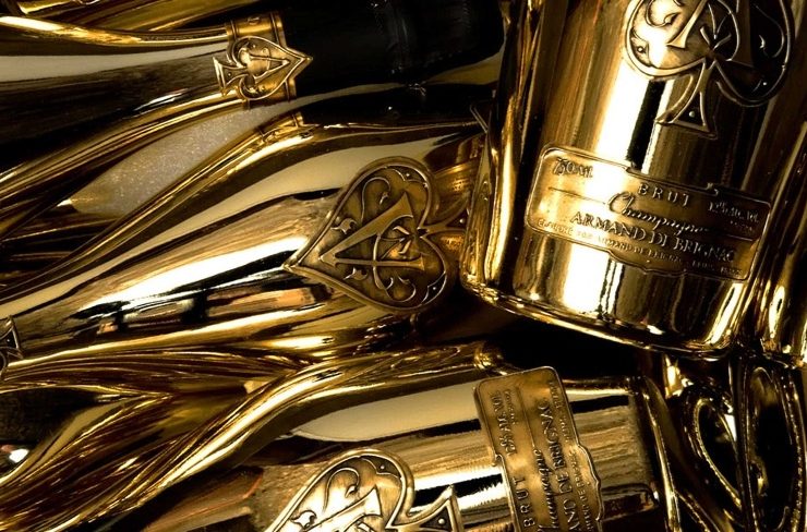 O Jay Z αγοράζει τη σαμπάνια Armand de Brignac