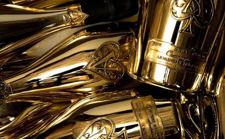 O Jay Z αγοράζει τη σαμπάνια Armand de Brignac