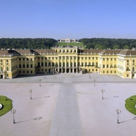 Το παραμυθένιο παλάτι του Schönbrunn της Βιέννης σας προσκαλεί να κοιμηθείτε στα βασιλικά δωμάτια