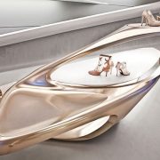 Η Zaha Hadid έχει σχεδιάσει το κατάστημα Stuart Weitzman στο Μιλάνο