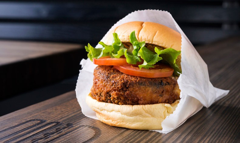 Το vegetarian 'Shroom Burger από το Shake Shack / Φωτό: Evan Sung