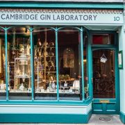 Cambridge Distillery: Ένα επαναστατικό τζιν από την εμβληματική μηλιά του Ισαάκ Νεύτωνα!