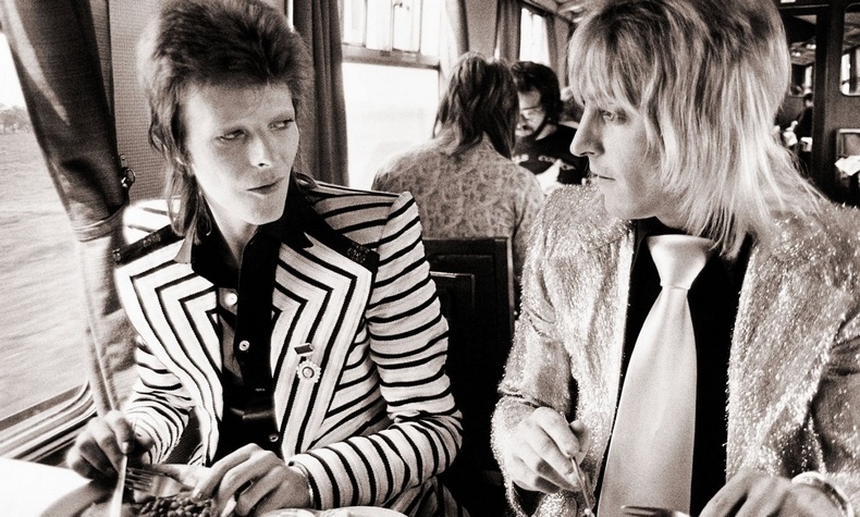 O David Bowie με τον Mick Ronson το 1973