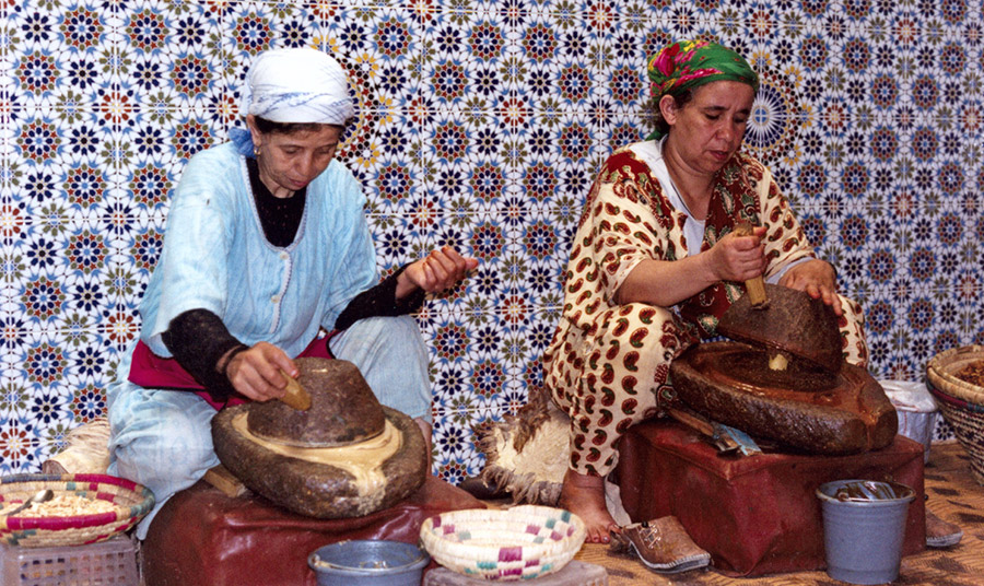 Το έλαιο argan θυμίζει κάπως τη δική μας ελιά και φύεται μόνο στο νοτιοδυτικό Μαρόκο