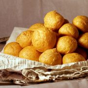 Gougères: Τα ντελικάτα τυρένια γαλλικά σουδάκια!