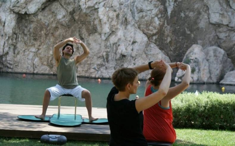 Σκηνή από το μάθημα Gyrokinesis ή πώς η ενέργεια και τα συναισθήματα απελευθερώνονται