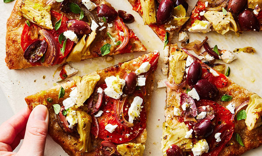 Μεσογειακή πίτσα: Αληθινά… ηλιόλουστη!