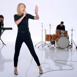 Η Taylor Swift με μοντέρνα εκδοχή μπαλαρίνας στο βίντεο της επιτυχίας της, «Shake it Off»