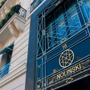 Nolinski Paris: Μια διαμονή σε αυτό το κομψό ξενοδοχείο του Παρισιού σας βάζει ακριβώς στην καρδιά της δράσης