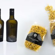 Τα Phi Divine Goods έρχονται για να δώσουν μια διαφορετική διάσταση στα μυρωδικά, το μέλι, το λάδι, και τα ζυμαρικά και να προκαλέσουν έκρηξη γεύσης ακόμα και στον πιο απαιτητικό ουρανίσκο