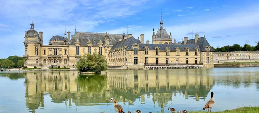 Το ονειρικό Château de Chantilly είναι ο τόπος όπου δημιουργήθηκε για πρώτη φορά η σαντιγί