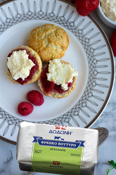 Αυθεντική συνταγή για scones και clotted cream από το Downton Abbey