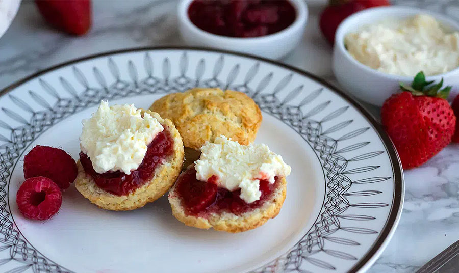 Αυθεντική συνταγή για scones και clotted cream από το Downton Abbey