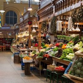 Η υπέροχη αγορά Ostermalm Food Hall που λειτουργεί από το 1888, είναι από μόνη της ένας προορισμός