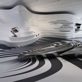 Στιγμιότυπο από την έκθεση «Zaha Hadid: Form in Motion» που έλαβε χώρα στη Φιλαδέλφια των ΗΠΑ μεταξύ 2011-12 (φωτο: Paul Warchol)