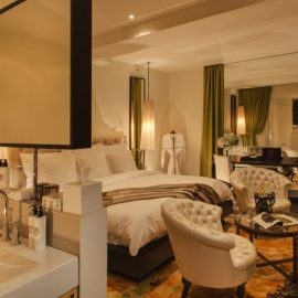 H Junior Suite αποπνέει μία ζεστή αίσθηση φιλοξενίας και άνεσης